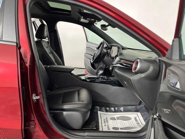 Used 2024 Chevrolet Trax RS w/ Sunroof Package FWD image 45