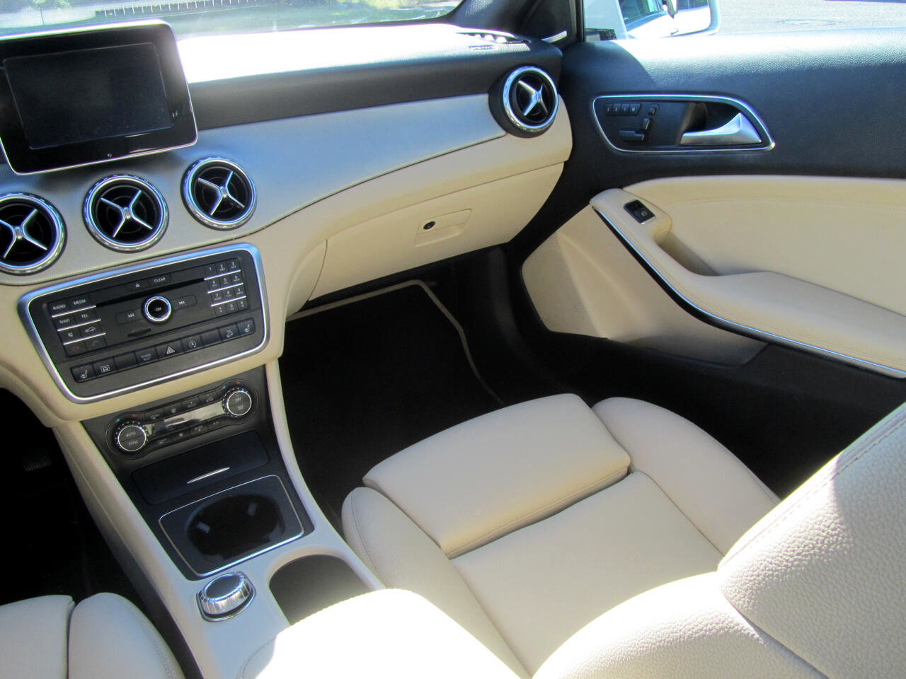 Used 2017 Mercedes-Benz GLA 250 4MATIC w/ Premium Package image 14