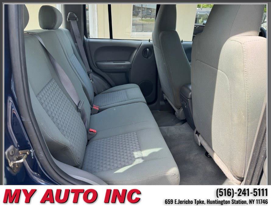 Used 2006 Jeep Liberty Sport w/ Off Road Group AWD/4WD image 26