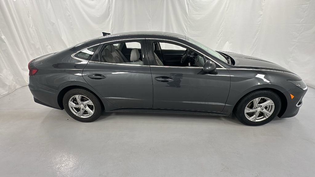 Used 2022 Hyundai Sonata SE image 2
