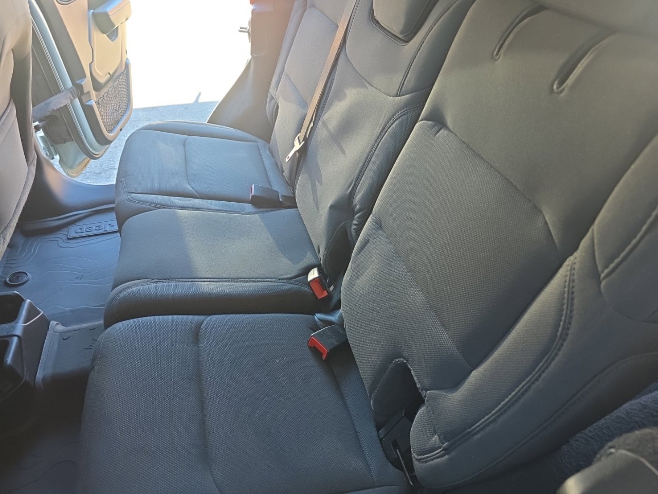 Used 2023 Jeep Wrangler Unlimited Sport AWD/4WD image 23