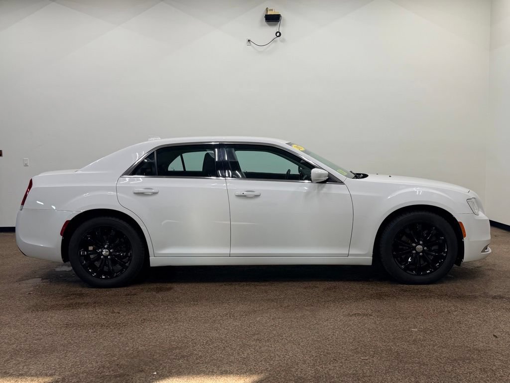 Used 2017 Chrysler 300 Limited AWD/4WD image 8