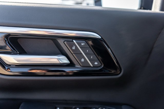 Used 2025 Chevrolet Suburban High Country AWD/4WD image 19