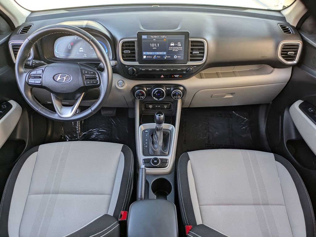 Used 2025 Hyundai Venue SEL image 25