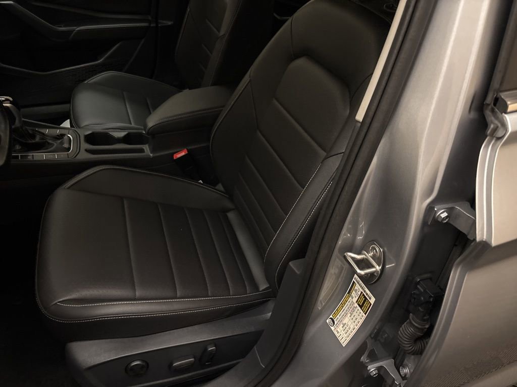 Used 2024 Volkswagen Jetta SE image 11