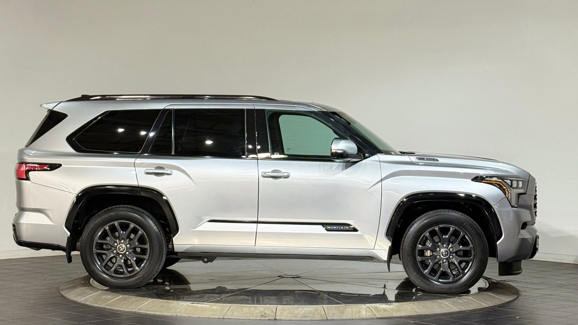 Used 2023 Toyota Sequoia Platinum image 8