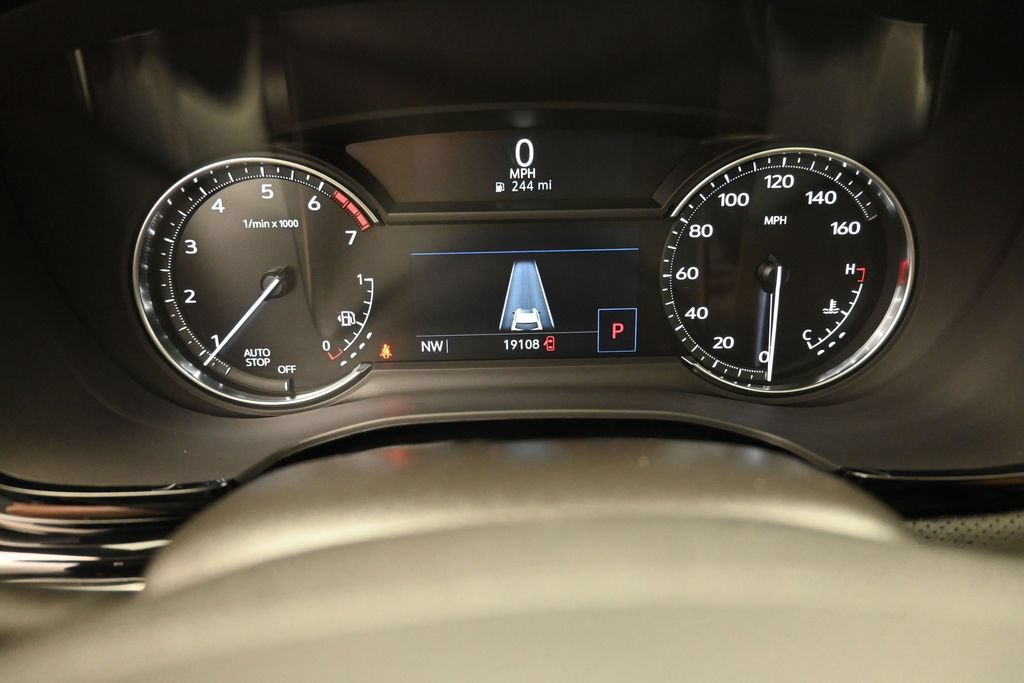 Used 2025 Cadillac XT6 Luxury FWD image 3