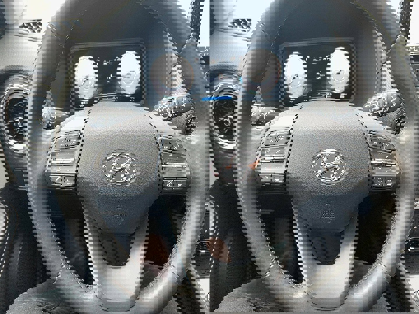 Used 2023 Hyundai Kona Limited image 22