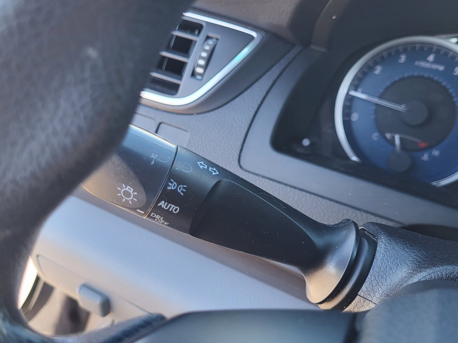 Used 2016 Toyota Camry LE image 30