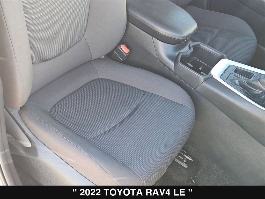 Used 2022 Toyota RAV4 LE image 32