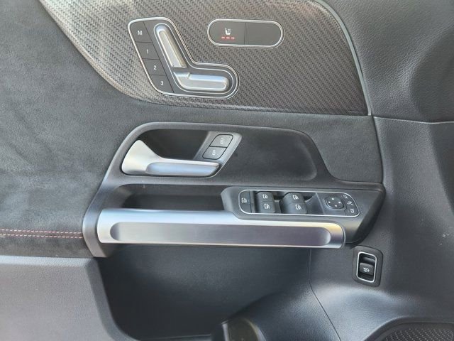 Used 2022 Mercedes-Benz GLB 250 4MATIC image 24