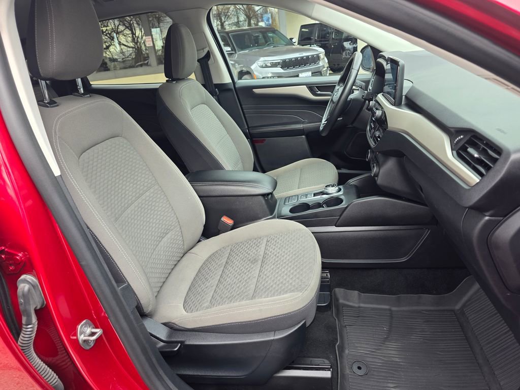 Used 2022 Ford Escape SE w/ SE Sport Appearance Package image 24