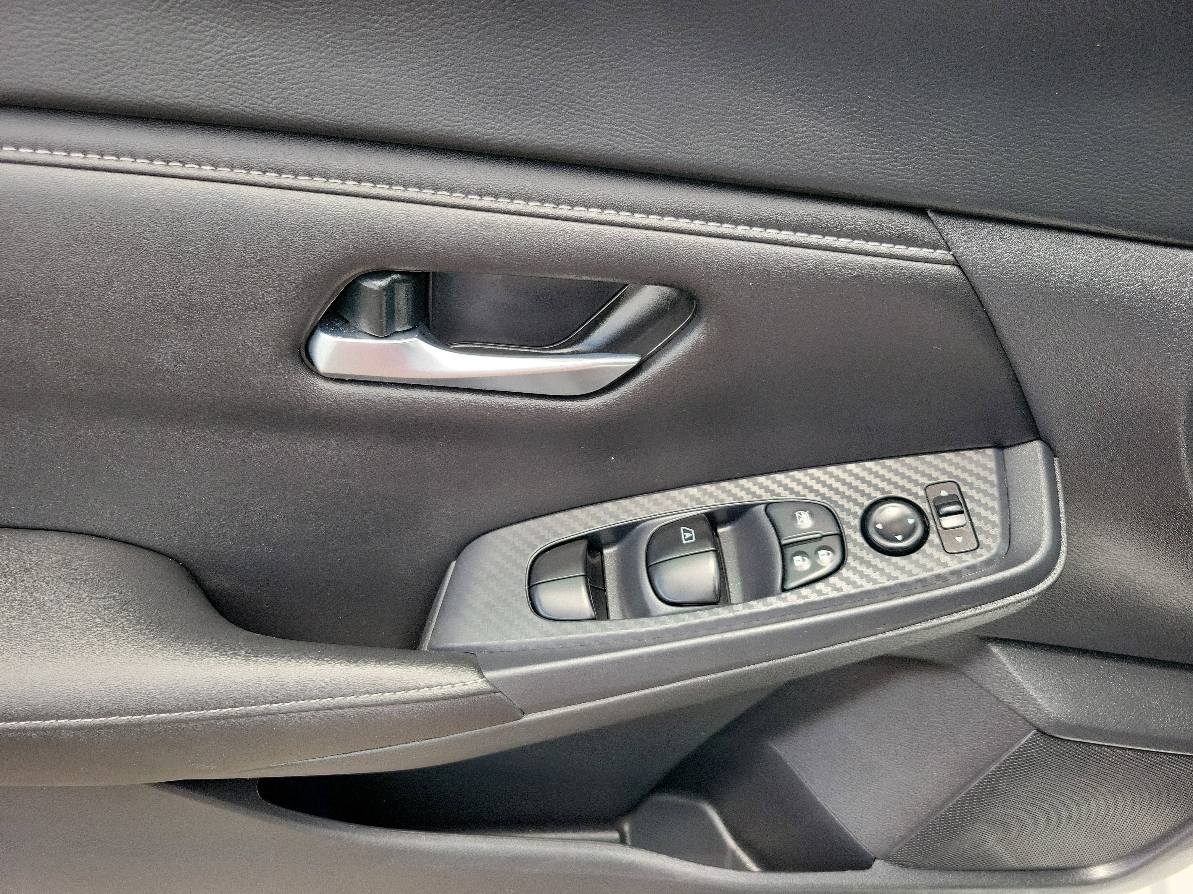 Used 2025 Nissan Sentra SV FWD image 6