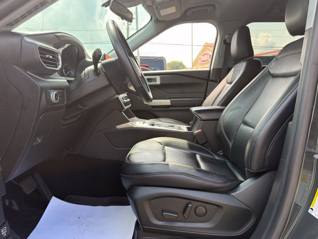 Used 2022 Ford Explorer XLT w/ Equipment Group 202A AWD/4WD image 16