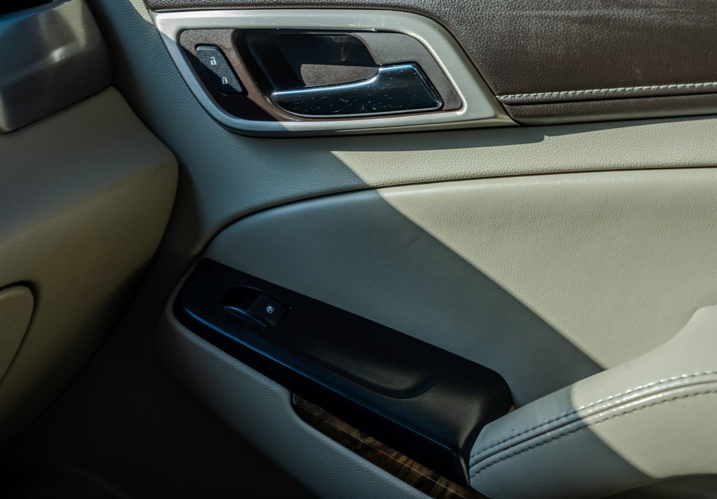 Used 2015 GMC Yukon XL Denali w/ Premium Package RWD image 25