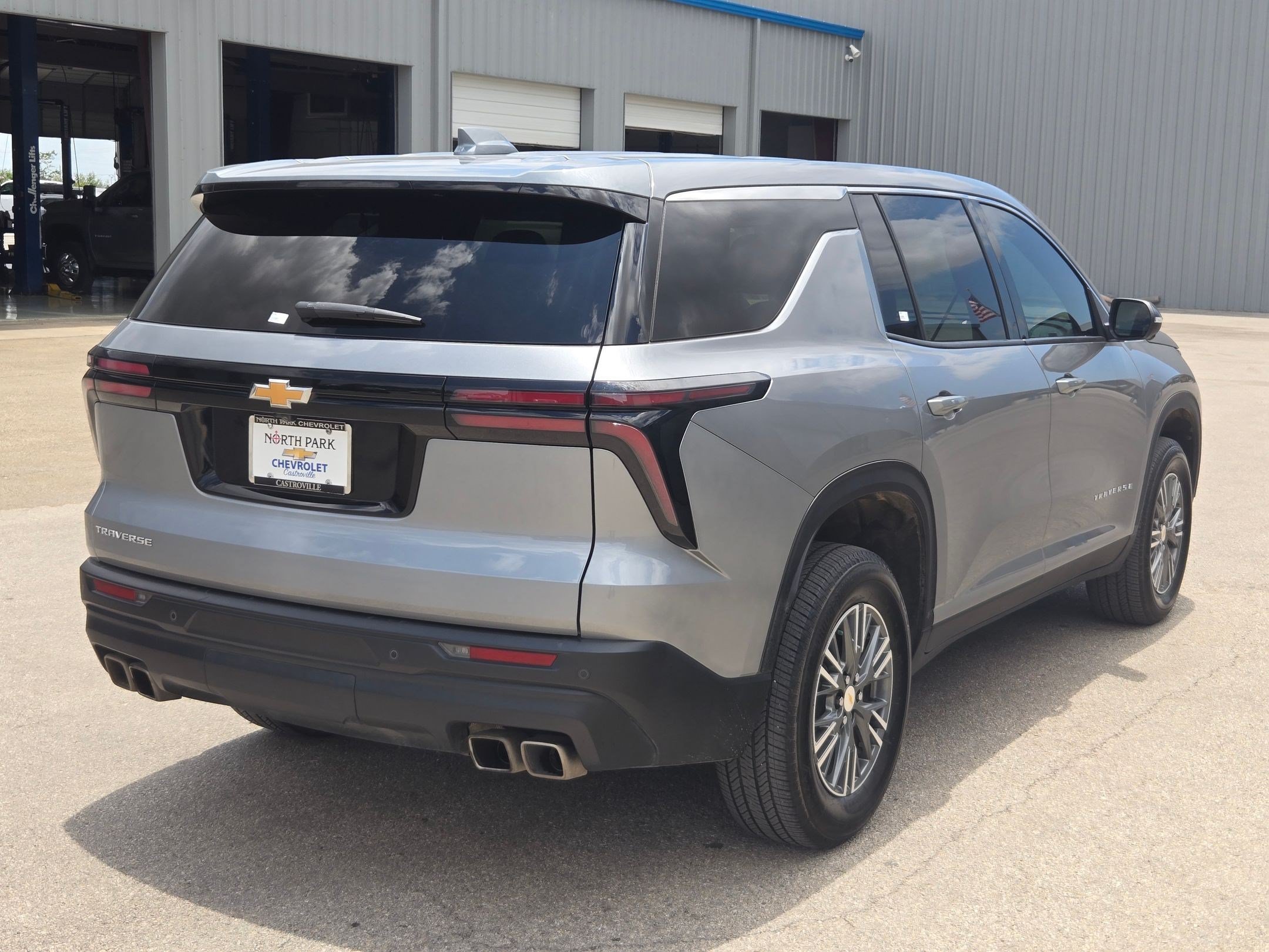 Certified 2024 Chevrolet Traverse LS FWD image 3