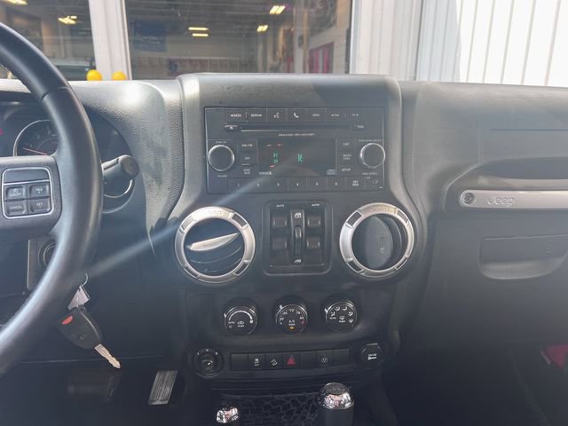 Used 2016 Jeep Wrangler Unlimited Sahara w/ Connectivity Group image 23