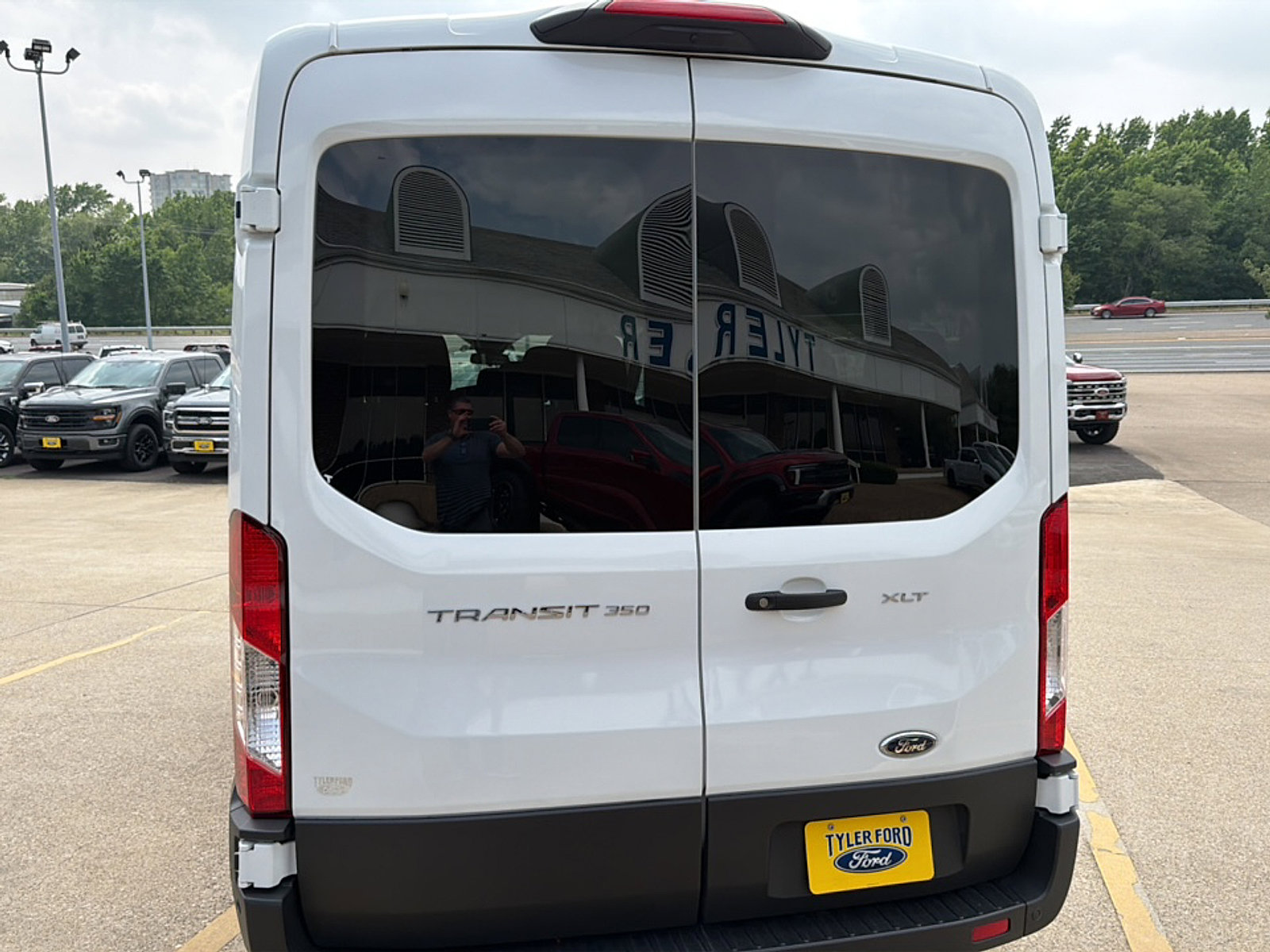 Used 2025 Ford Transit 350 XLT RWD image 7