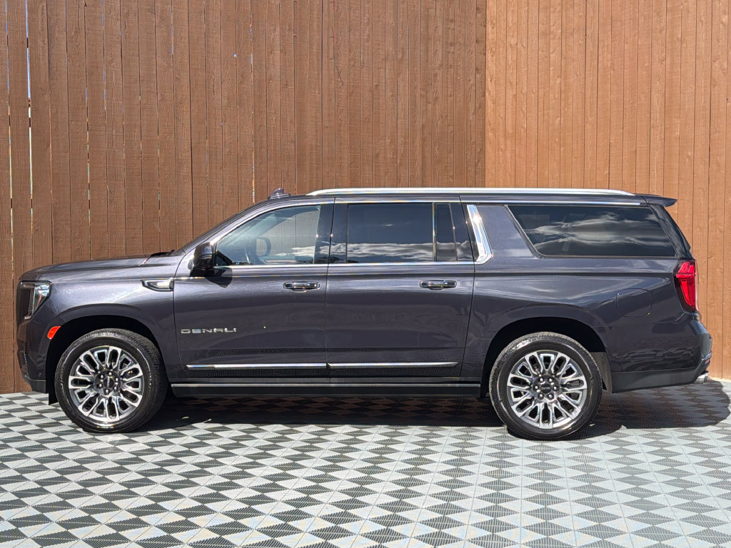 Used 2024 GMC Yukon XL Denali Ultimate AWD/4WD image 18