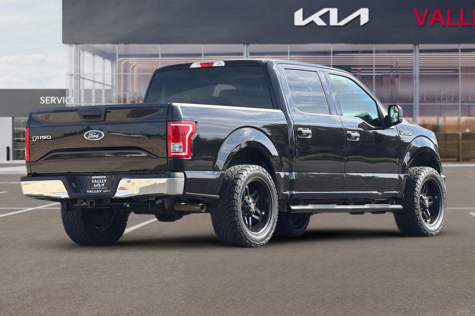 Used 2017 Ford F150 XLT RWD image 4