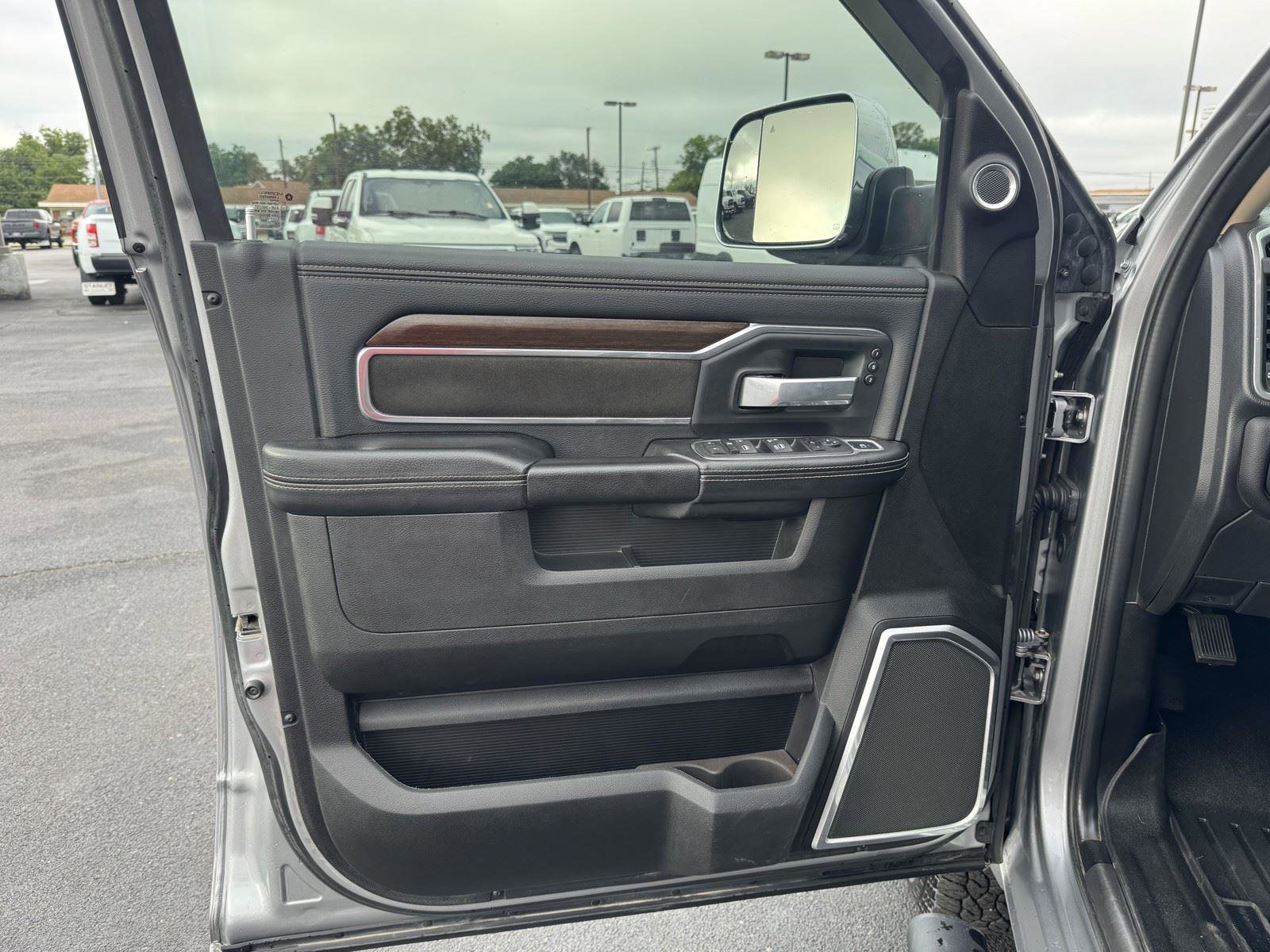 Used 2022 RAM 3500 Laramie AWD/4WD image 26