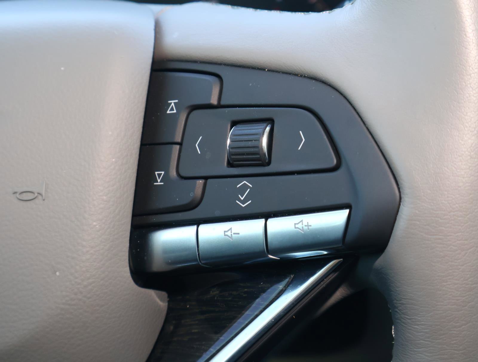 Certified 2023 Cadillac XT6 Premium Luxury image 30