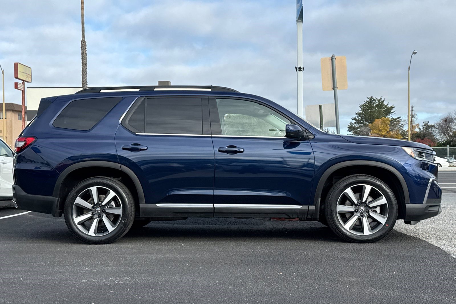 Certified 2024 Honda Pilot Touring image 7