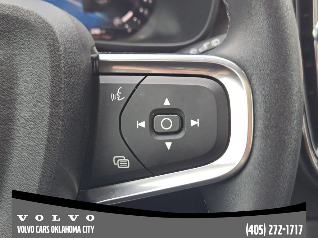 Certified 2025 Volvo XC40 B5 Core AWD/4WD image 23