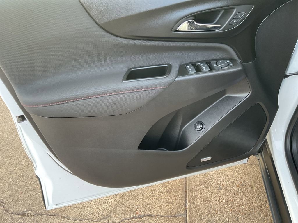 Used 2022 Chevrolet Equinox RS w/ RS Leather Package image 10