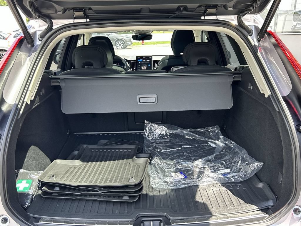 New 2026 Volvo XC60 B5 Plus w/ Protection Package Premier AWD/4WD image 27