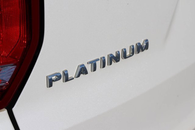 Used 2016 Ford Explorer XLT w/ Equipment Group 202A image 8