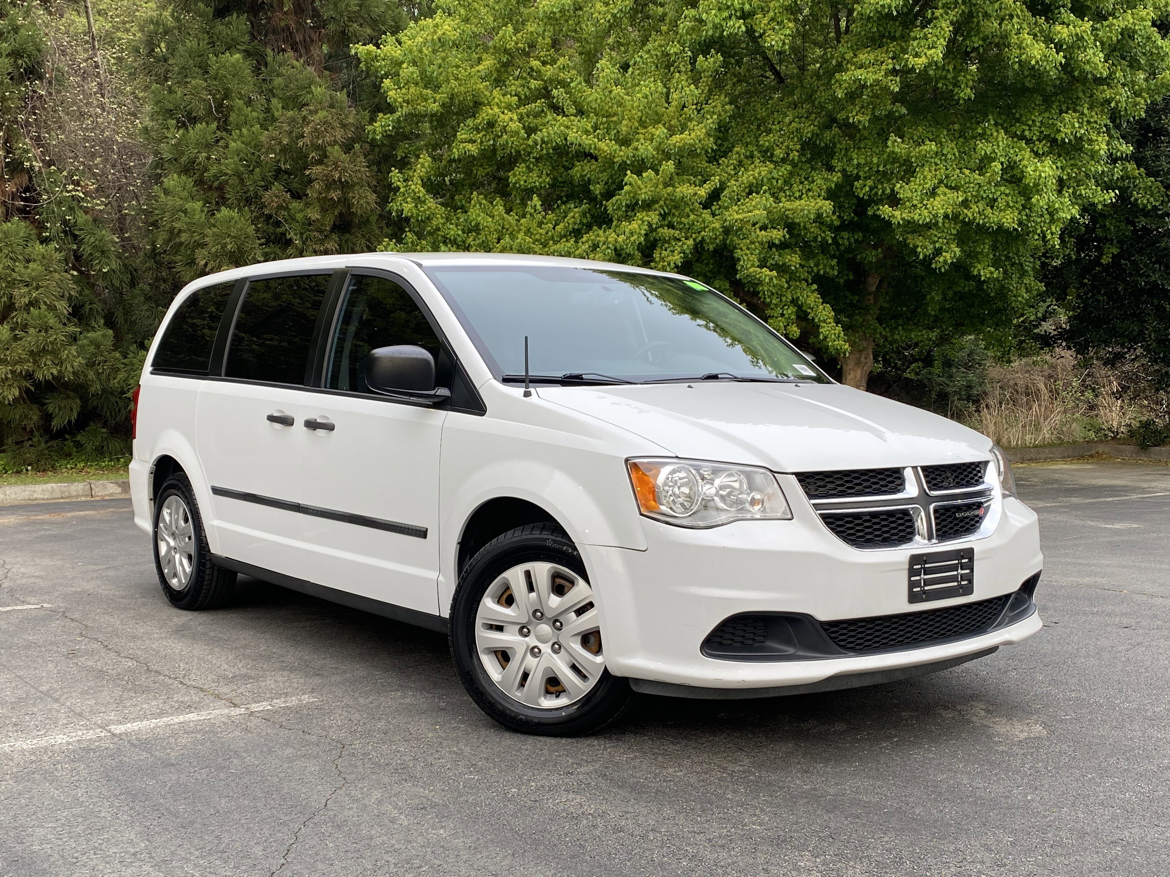Used 2016 Dodge Grand Caravan American Value Package w/ UConnect Hands-Free Group image 41