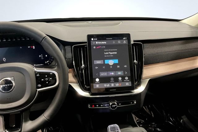 New 2026 Volvo XC90 B6 Plus w/ Protection Package Premier image 7