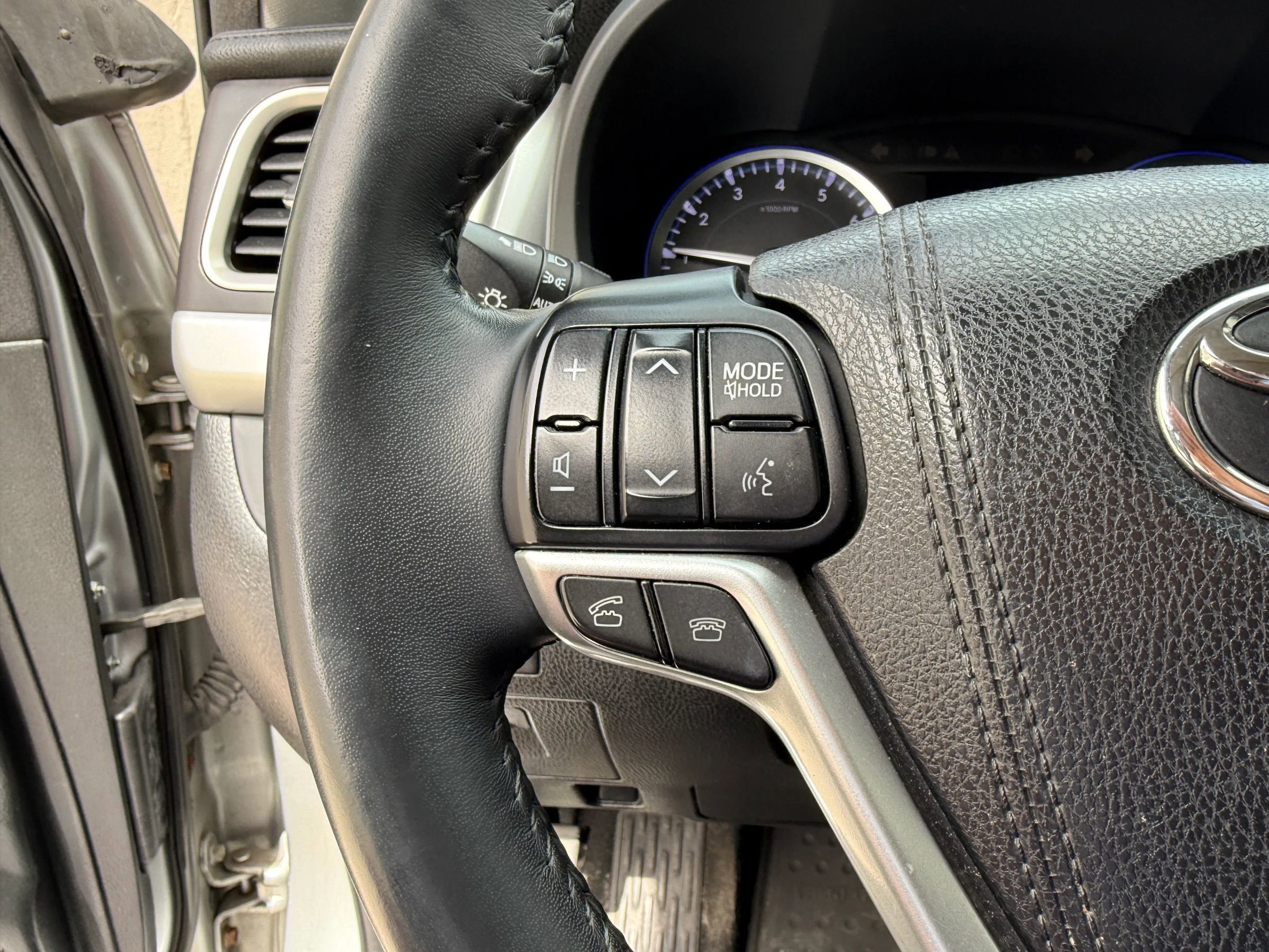 Used 2016 Toyota Highlander XLE image 22