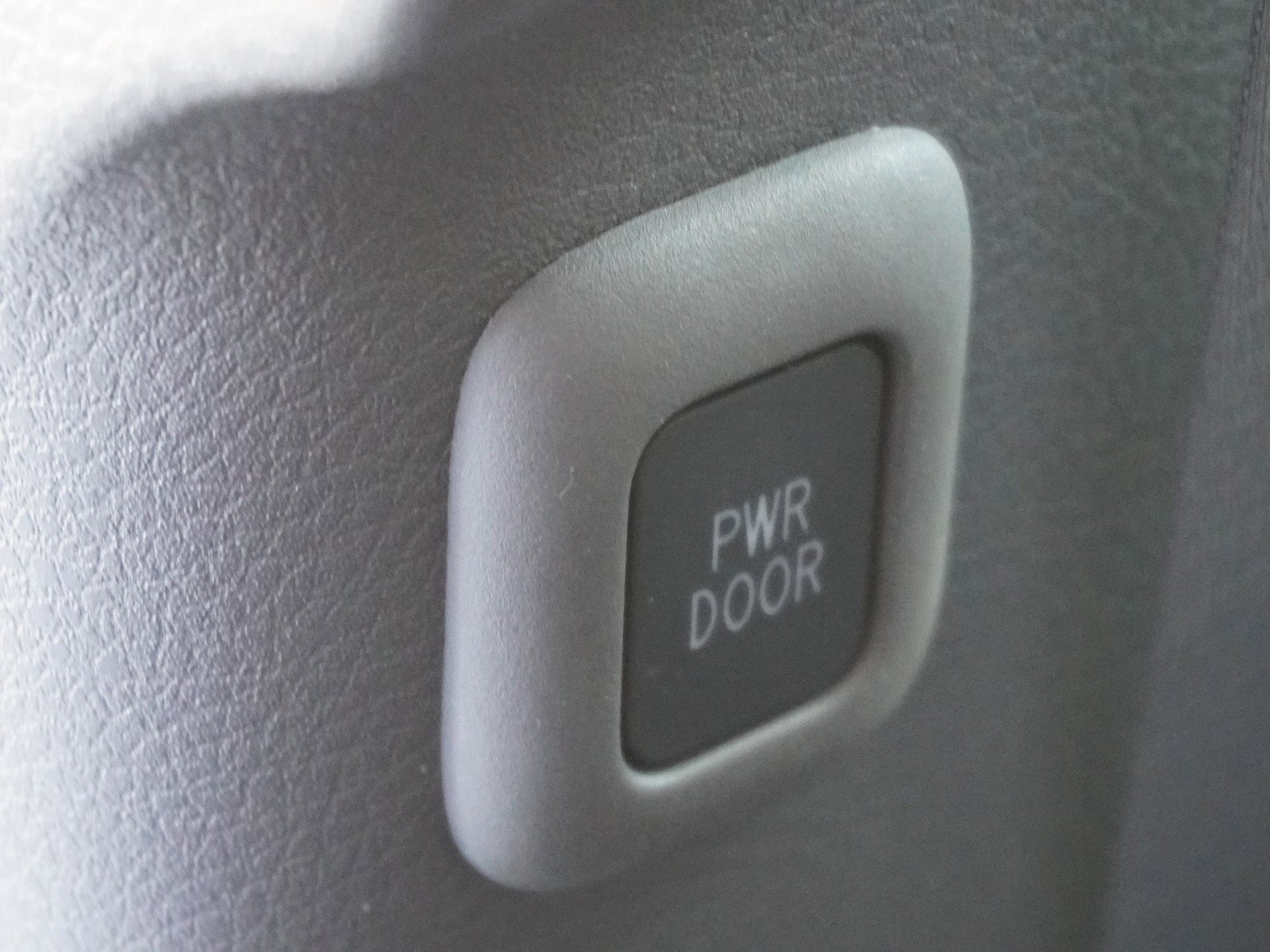 Used 2023 Toyota Sienna XLE image 21