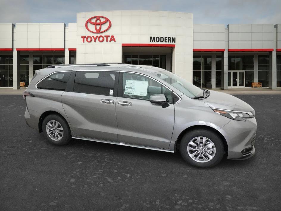 New 2026 Toyota Sienna XLE FWD image 7