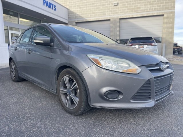 Used 2014 Ford Focus SE w/ SE Winter Package image 4