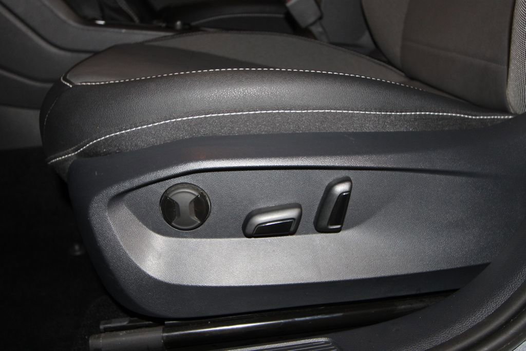 Used 2024 Volkswagen Taos SE image 7