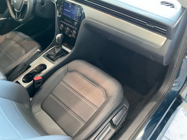 Used 2022 Volkswagen Passat 2.0T SE FWD image 24