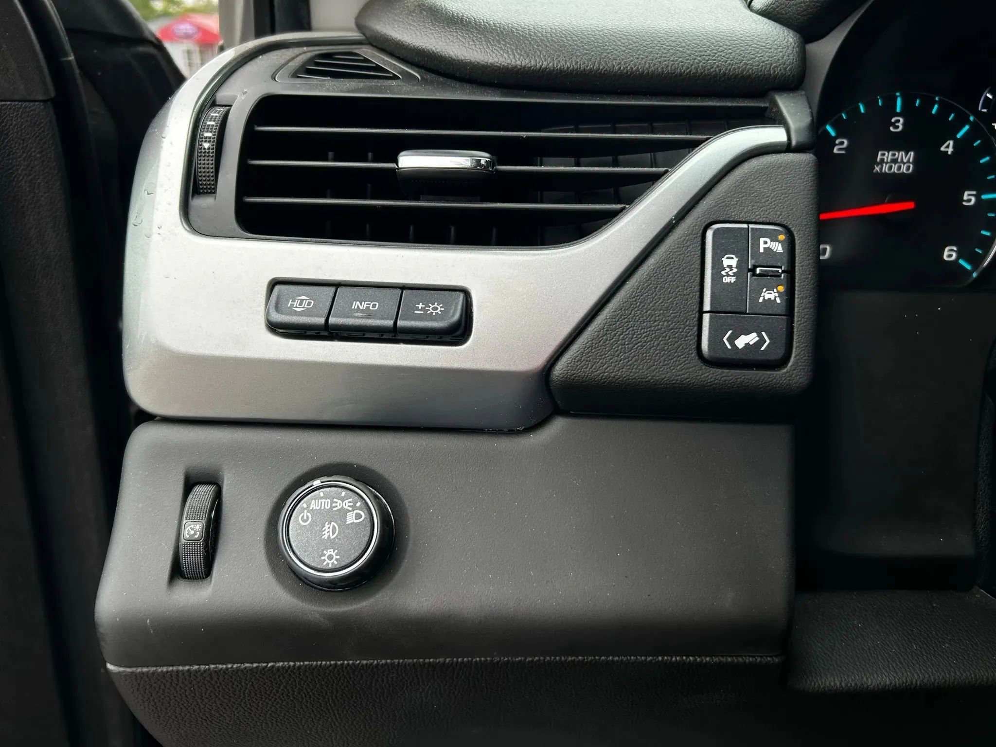 Used 2018 Chevrolet Suburban Premier image 13