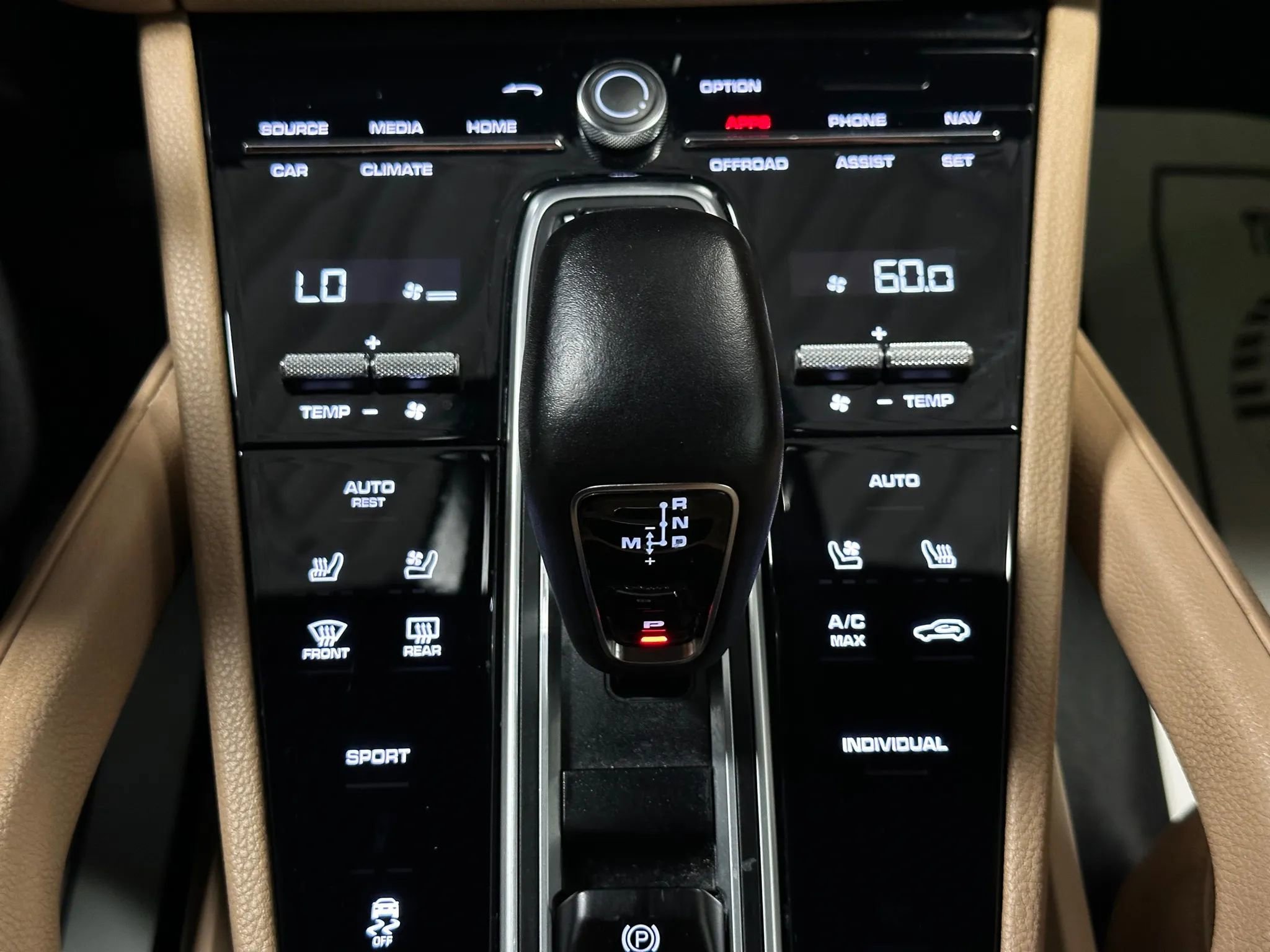 Used 2022 Porsche Cayenne Platinum Edition w/ Premium Package Plus image 44