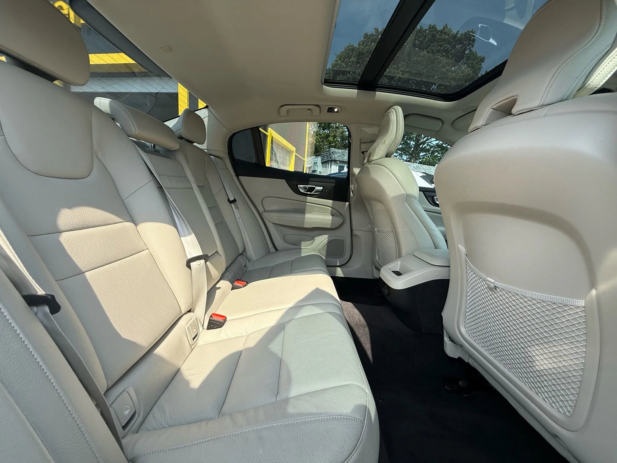 Used 2022 Volvo S60 B5 Momentum image 25