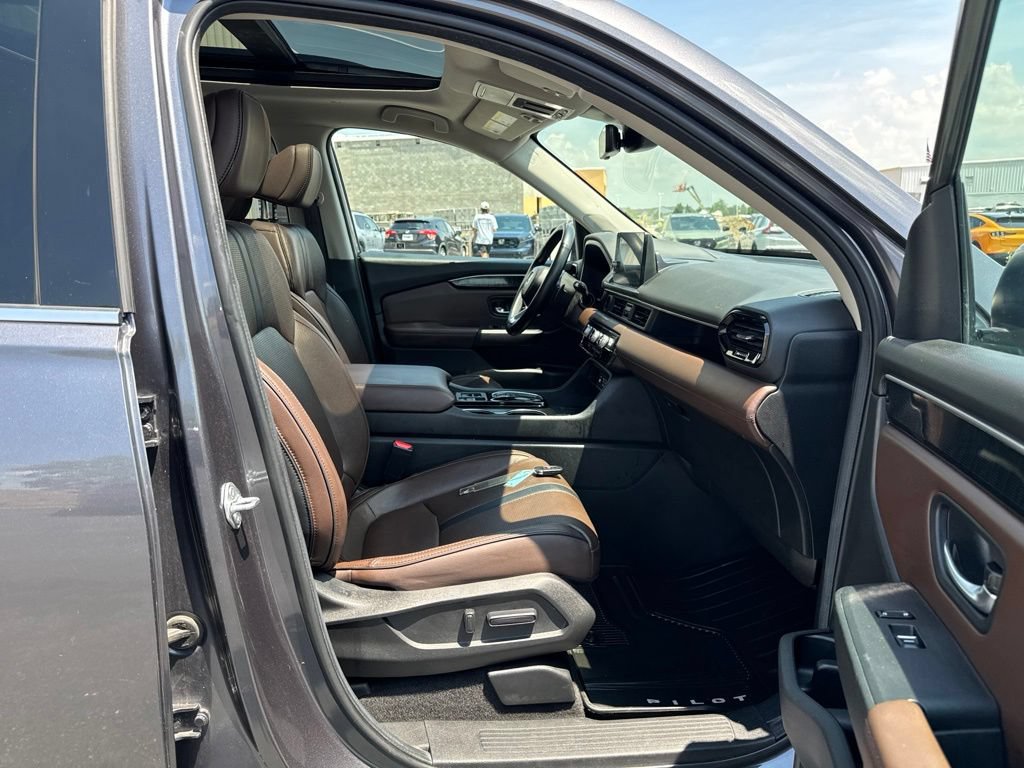 Used 2025 Honda Pilot Elite image 44