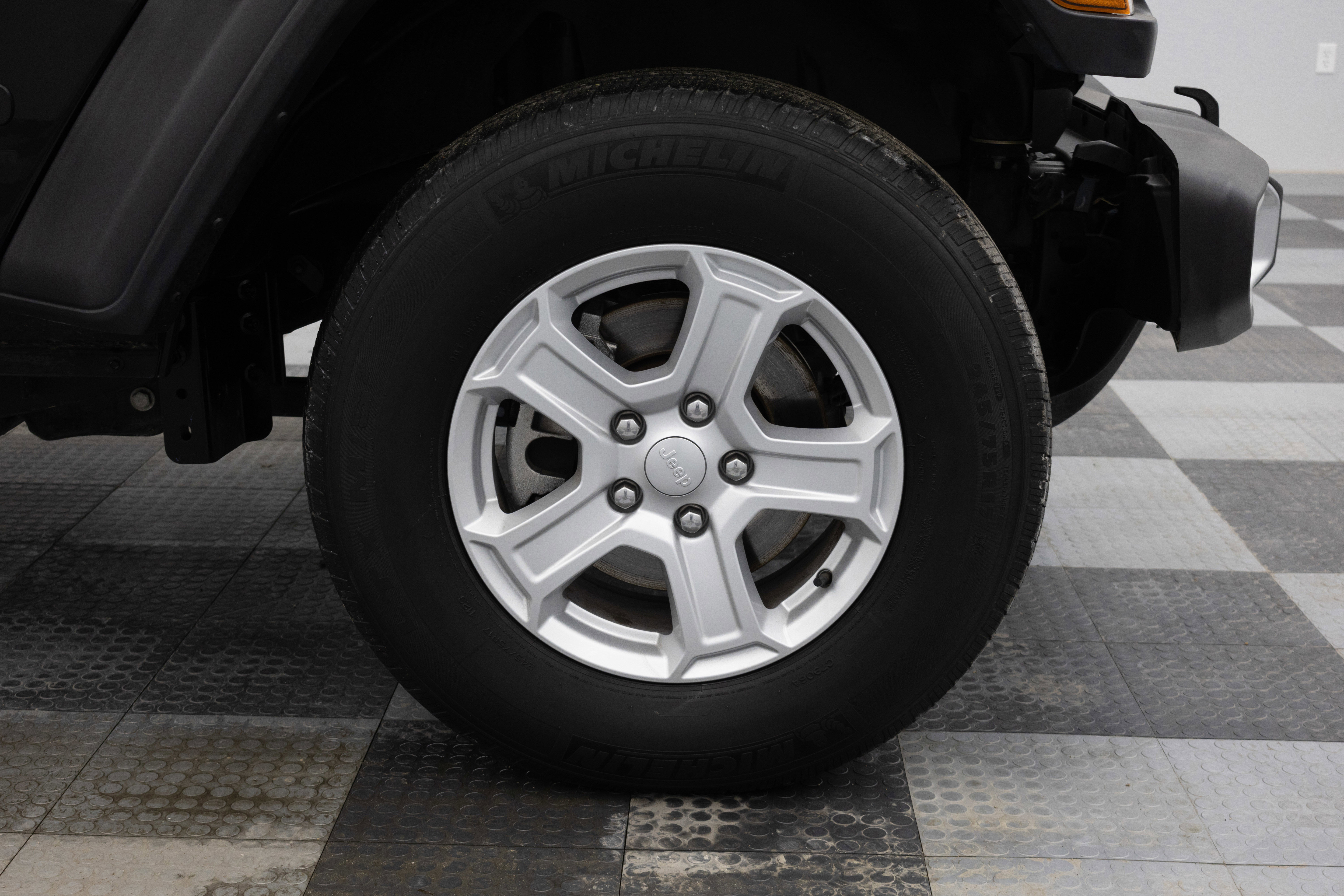 Used 2024 Jeep Gladiator Sport image 12