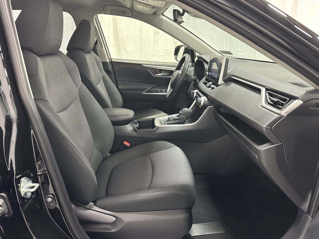 Used 2025 Toyota RAV4 XLE image 48