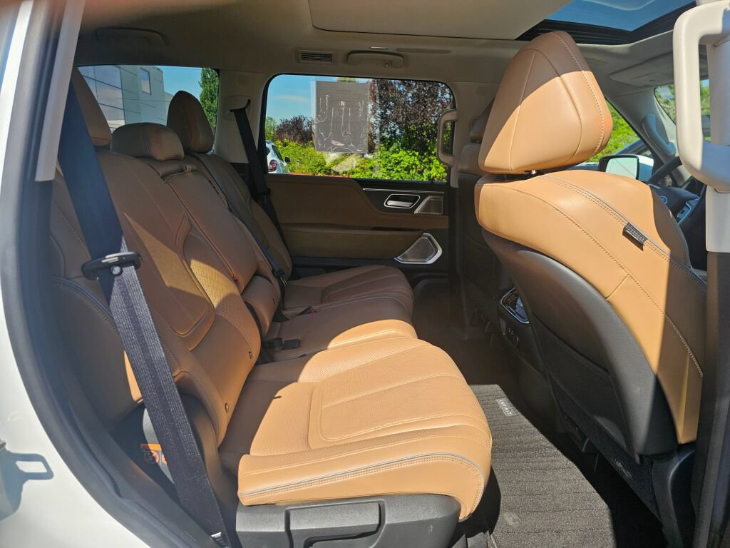 Used 2025 INFINITI QX80 Sensory AWD/4WD image 13