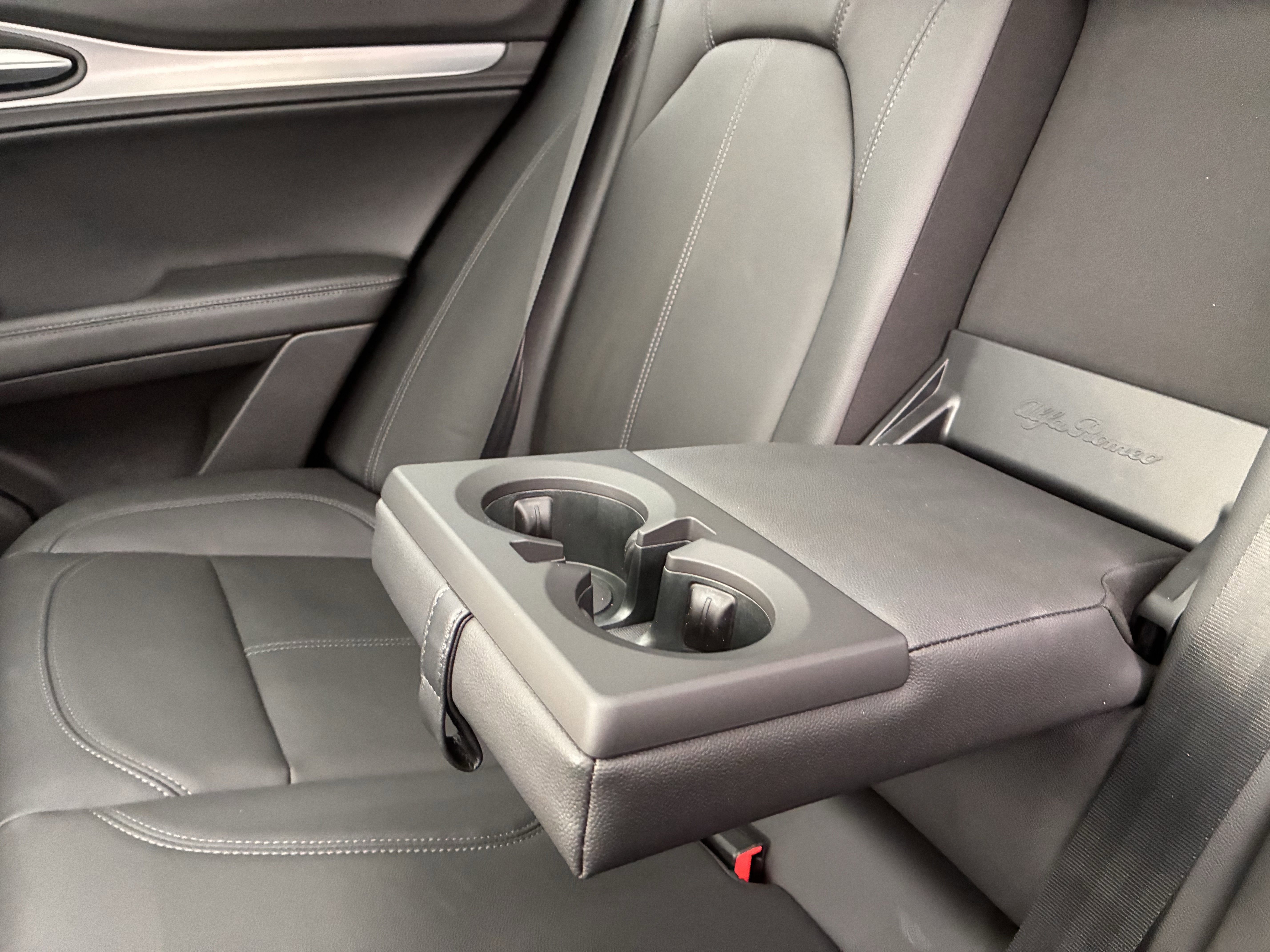 New 2025 Alfa Romeo Stelvio Sprint image 28