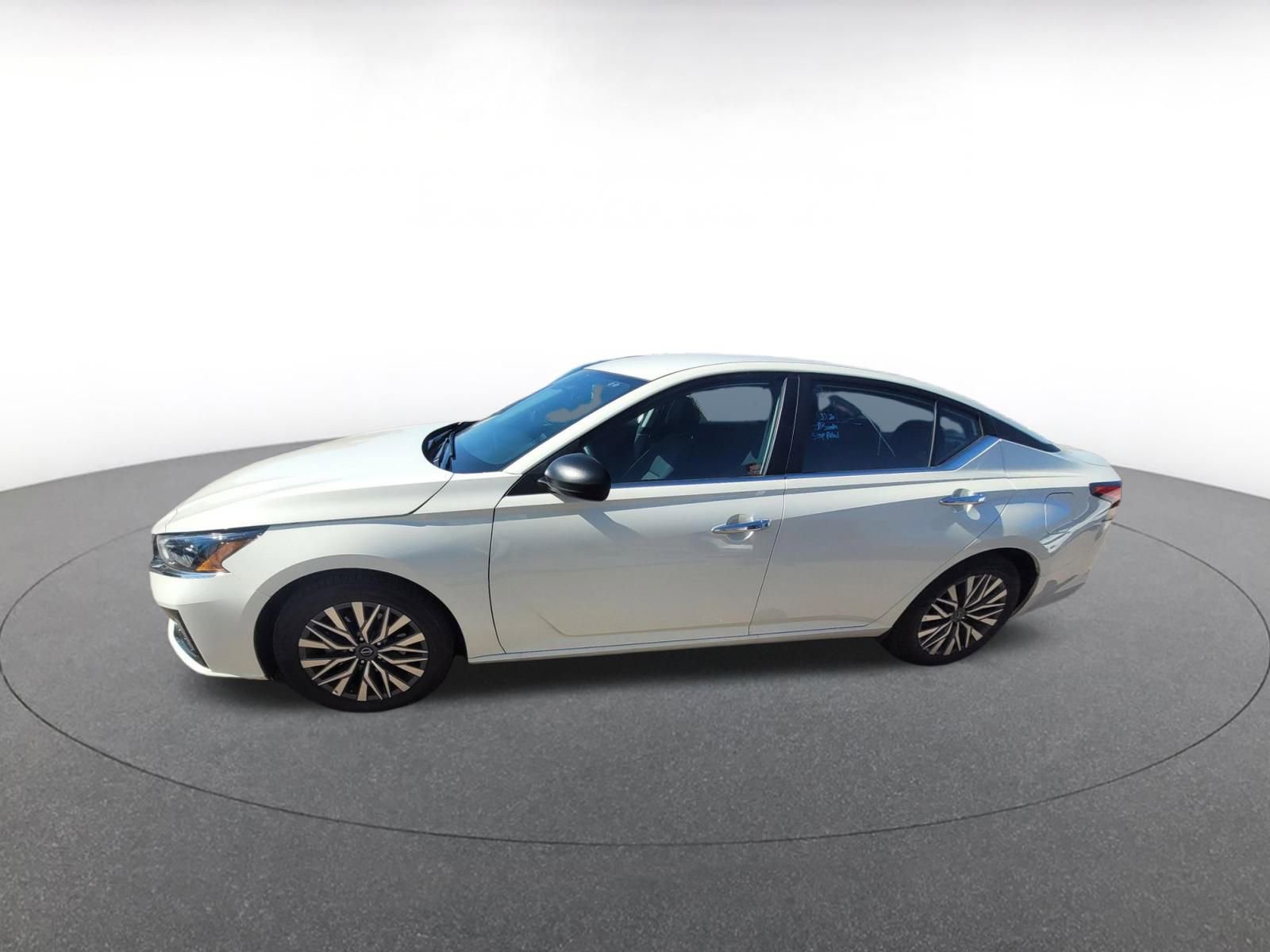 Used 2025 Nissan Altima 2.5 SV image 3