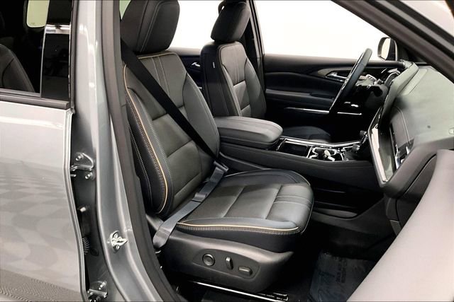 Used 2025 Chevrolet Traverse High Country image 8
