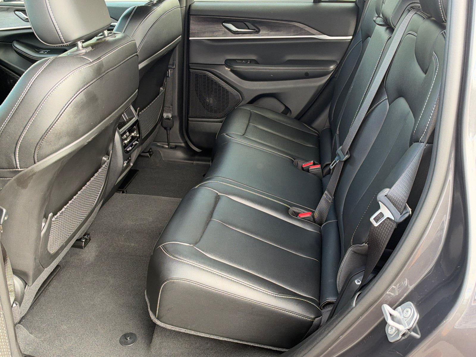 Used 2024 Jeep Grand Cherokee Limited RWD image 21